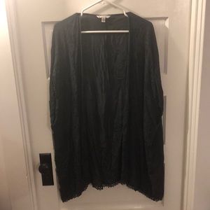 Floral embroidered kimono